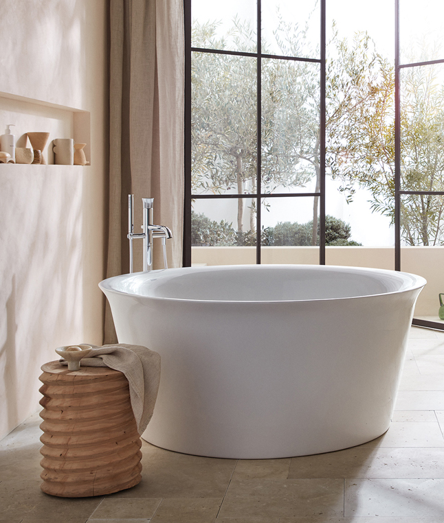 Immersing in Comfort: Luxury Bathtubs & Spa-like Accessories